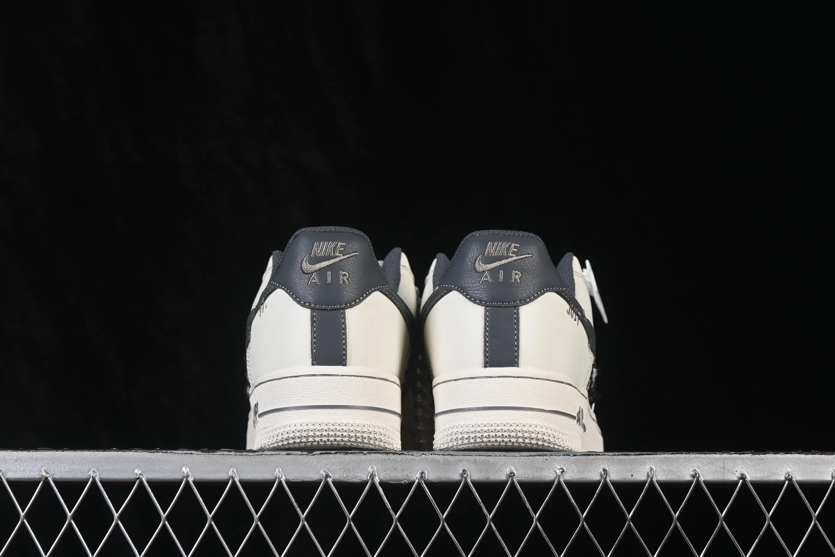 All categories Nk Air Force 1 Air Force series Nk Air Force 1 Low Nike Air Force 1'07 Low "Foggy Pearl" Hand-painted graffiti Foggy Pearl Air Force 1 low-top casual sneakers FJ7740-071